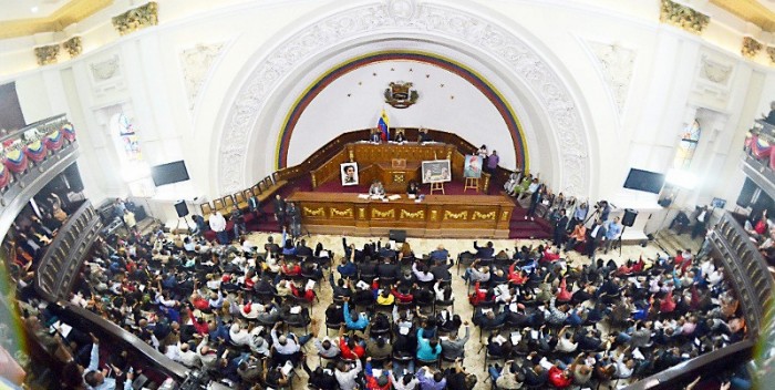 Aprueban decreto constituyente que adelanta elecciones de gobernadores