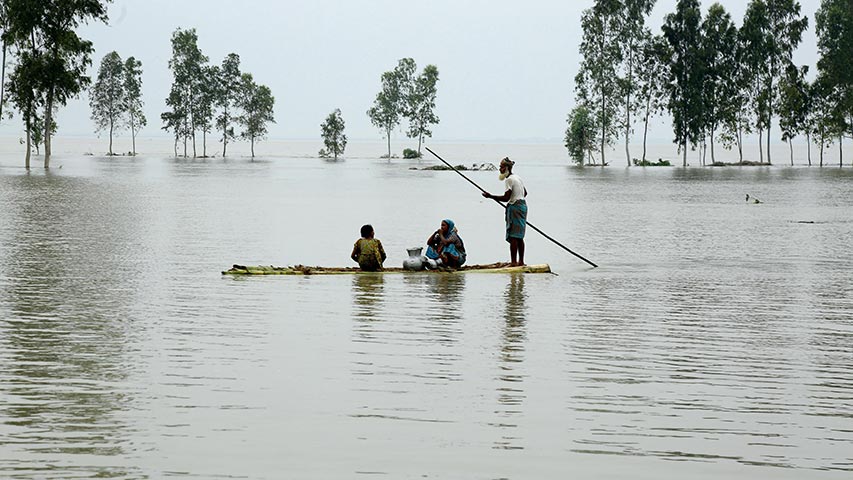 4,5 millones de afectados y 56 muertos por las inundaciones en Bangladesh
