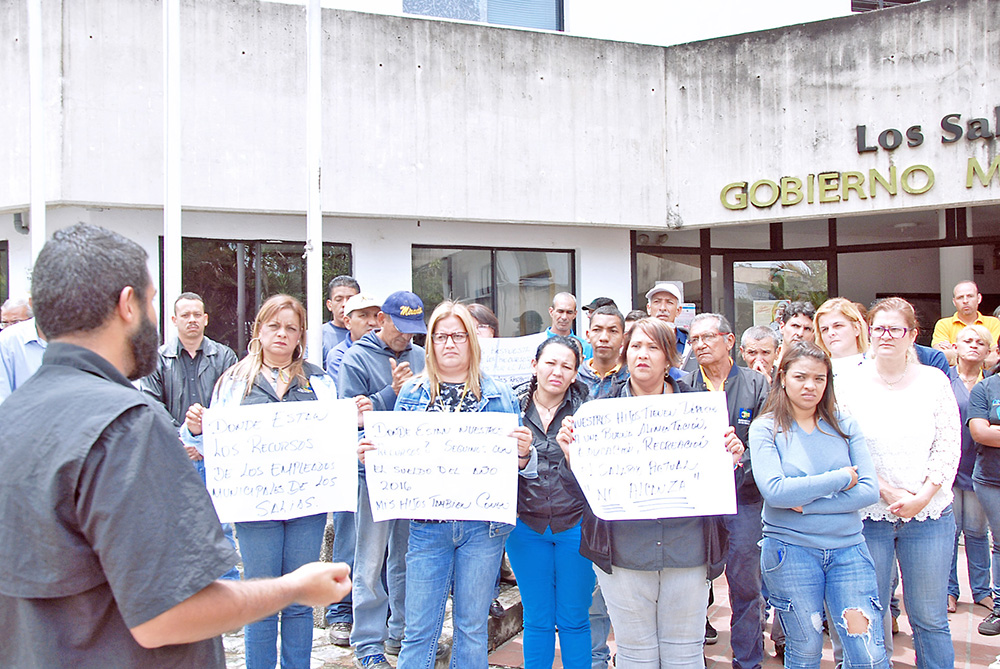 Empleados salienses reclaman recursos para pago de salarios