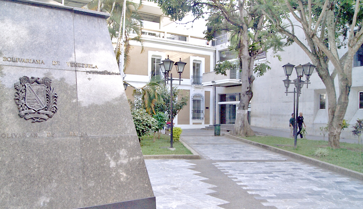 Personal de la Gobernación cobró retroactivos de ajuste y cestaticket