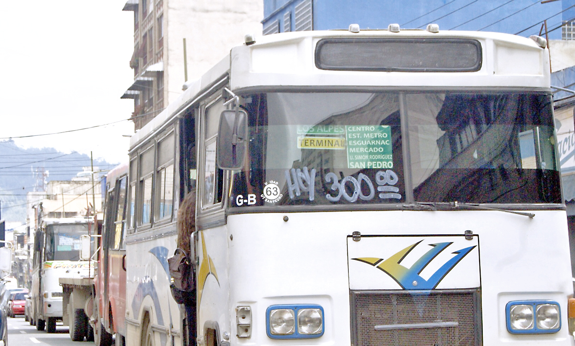Autobuseros de cinco líneas se declaran en rebeldía