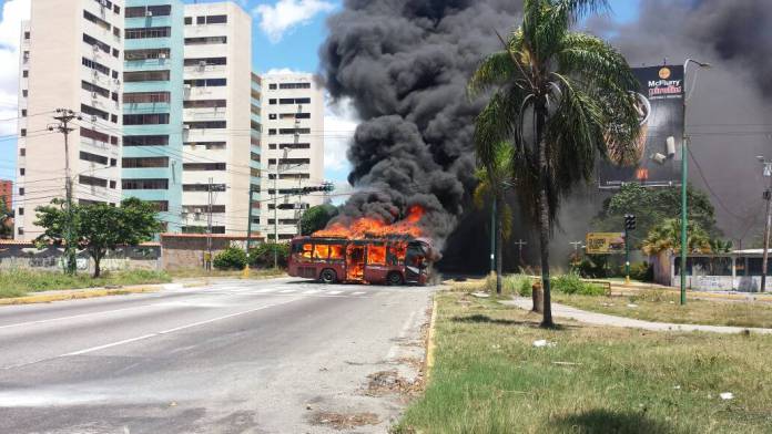 En Barquisimeto queman autobús Yutong