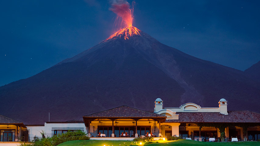 Volcán de Fuego de Guatemala entra en erupción, la octava del año
