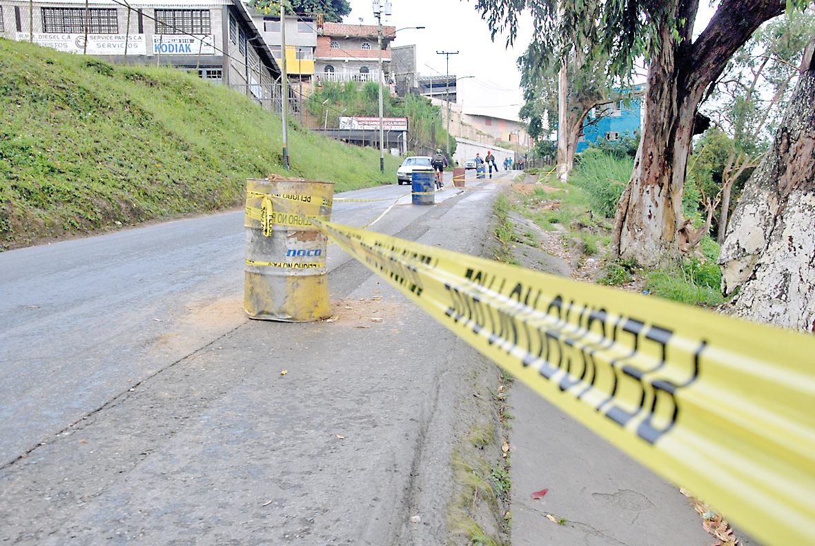 Cierran vía principal de Carrizal