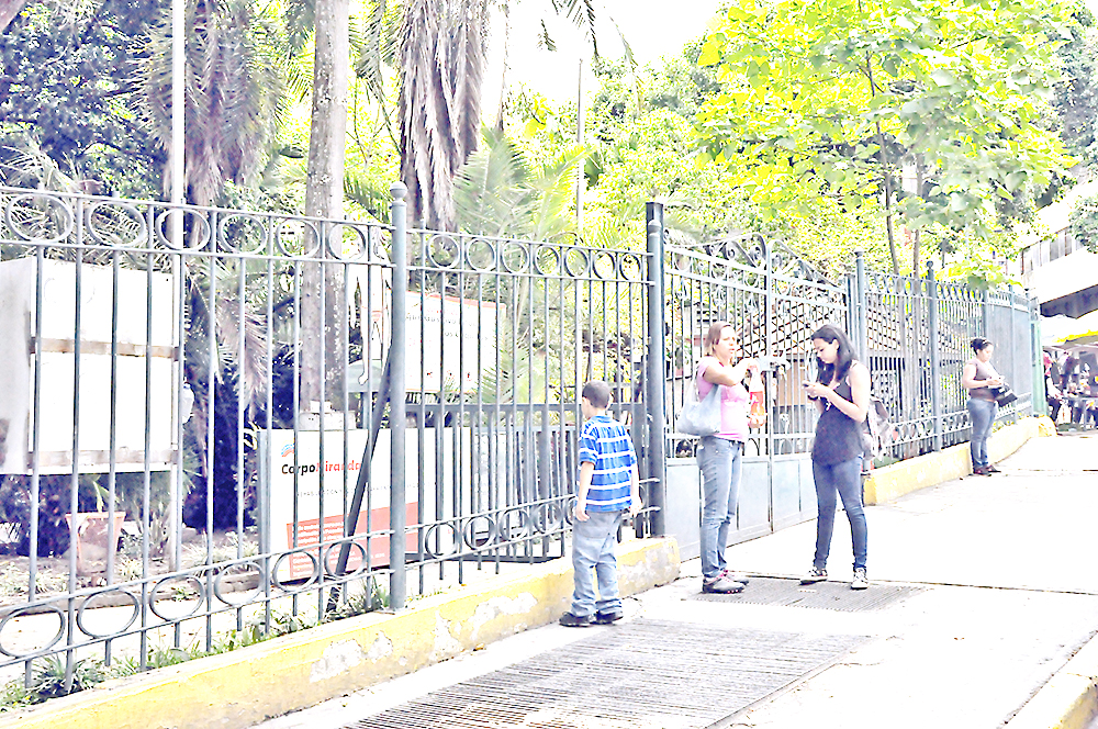 Casi lo linchan tras robar a PNB con arma de mentira