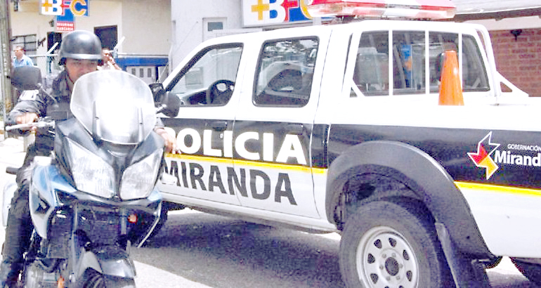 Capturan a dos robacarros  en persecución