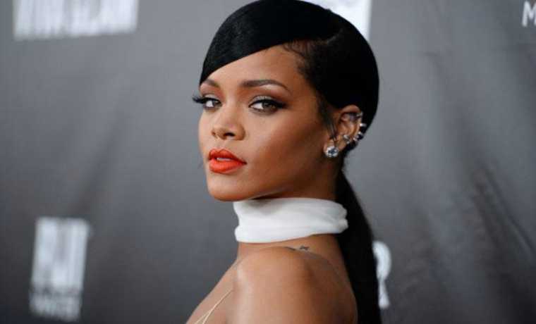 Con estas fotos Rihanna reveló su atrevido cambio de look