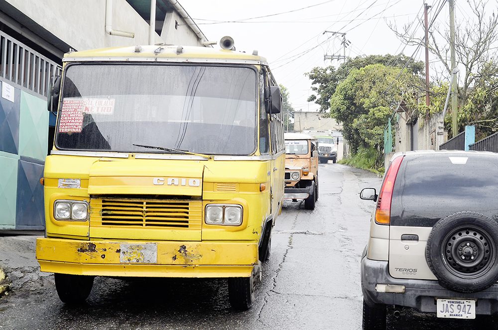 Vecinos de Santa Eulalia pasan roncha por el transporte