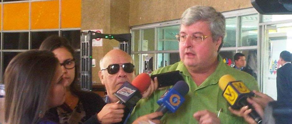 Jota Contreras inscribió candidatura independiente a la gobernación de Miranda