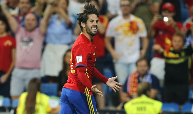 El Santiago Bernabéu se deleitó con Isco y España