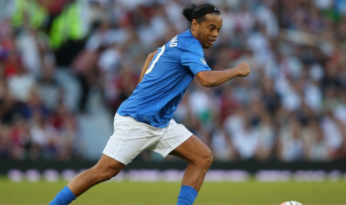 La magia de Ronaldinho es inagotable