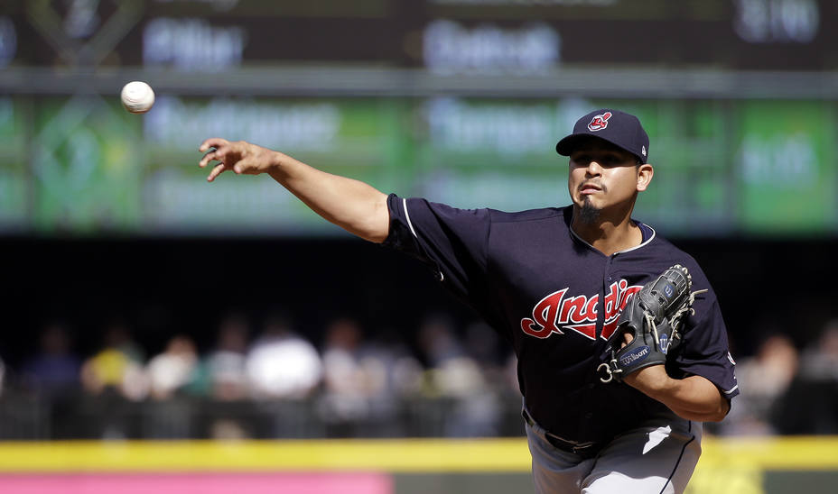 Carlos Carrasco logra el triunfo 17 en la temporada con los Indios