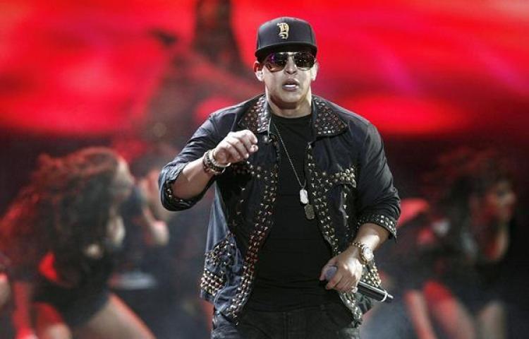 Daddy Yankee rueda un vídeo en Chauen la ciudad azul de Marruecos