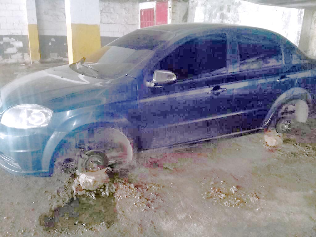 25 vehículos afectados tras  robos en la Simón Bolívar