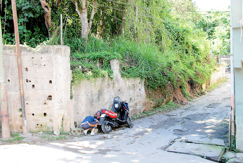 Aguas negras inundan casas del callejón Chapellín