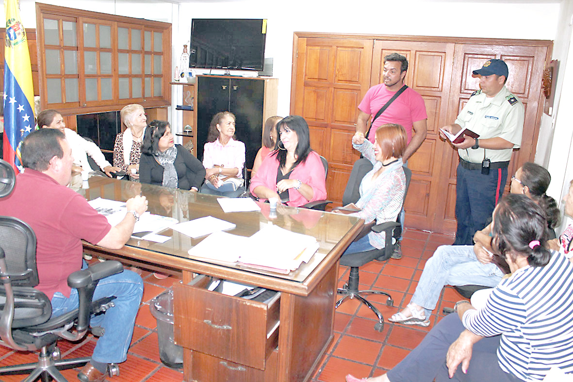 Buscan solución a problemas comunitarios en Carrizal