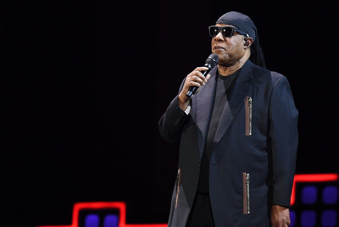 Stevie Wonder actuó en concierto contra la pobreza