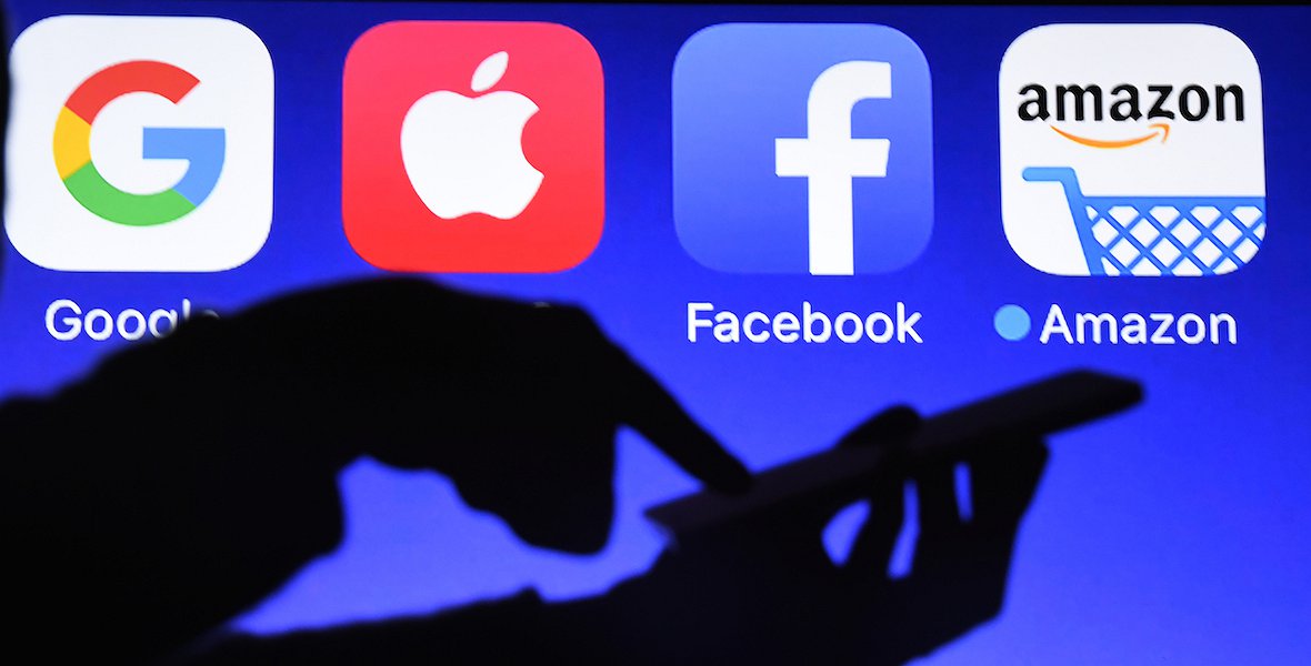 Facebook explica nuevas herramientas contra la manipulación política