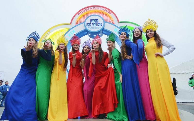 Con desfile multitudinario comenzó Festival Mundial de la Juventud