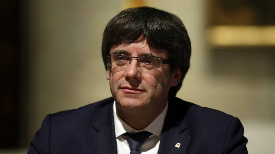 Puigdemont pasa de una sala de redacción a la presidencia de Cataluña