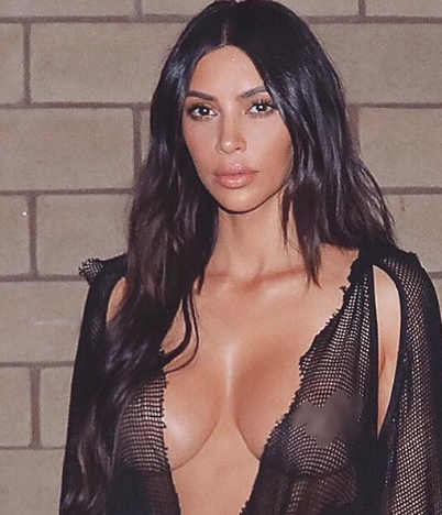 Kim Kardashian posó topless con  dedicatoria especial para los mexicanos