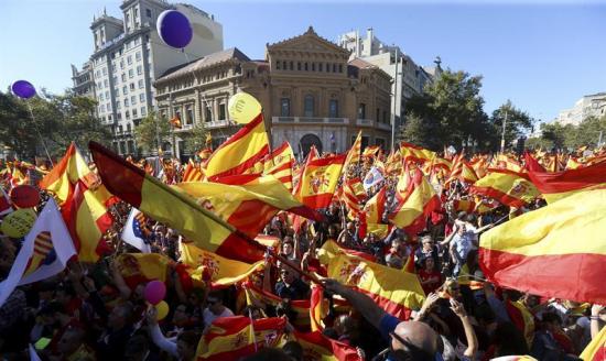 Tribunal español suspende declaración de independencia de Cataluña