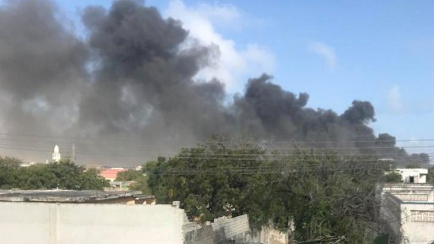 Camión bomba estalla en la capital de Somalia y deja al menos 20 fallecidos