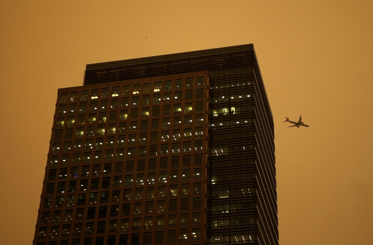 La tormenta Ofelia arrastró polvo y cenizas hasta Londres y el cielo cambió de color