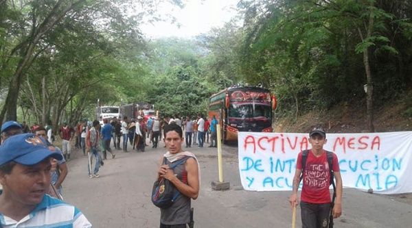 Campesinos colombianos denuncian asedio del Esmad durante paro