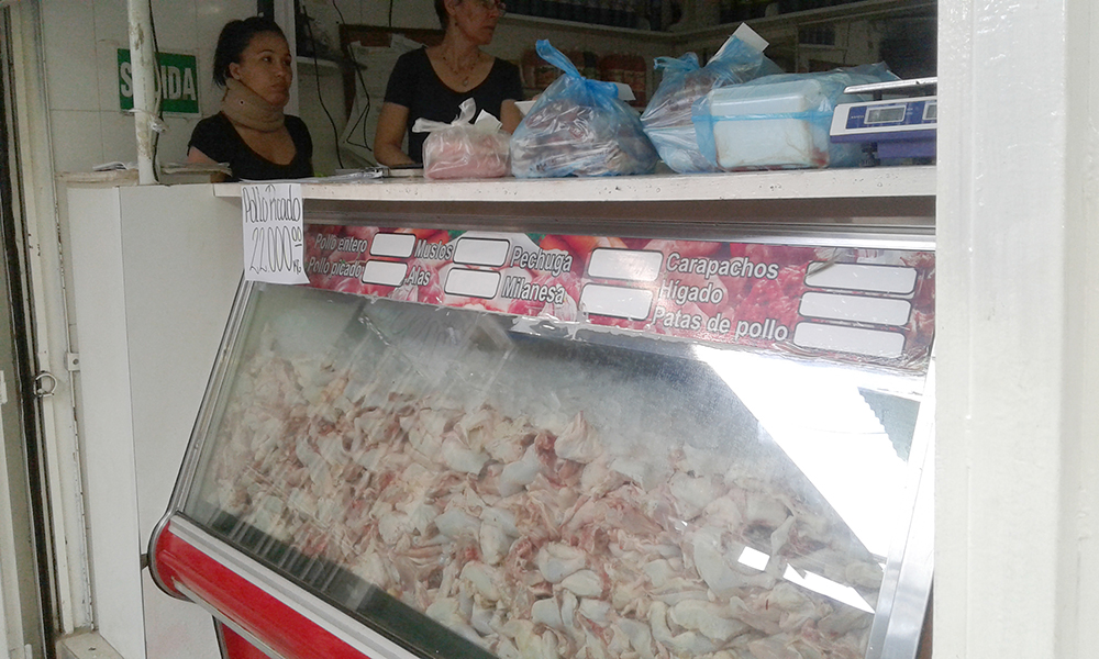2.5 toneladas de pollo llegaron al mercado Municipal
