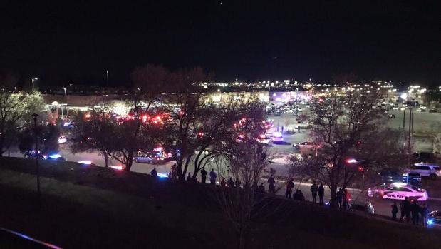 Varios heridos en un tiroteo en un centro comercial en Colorado