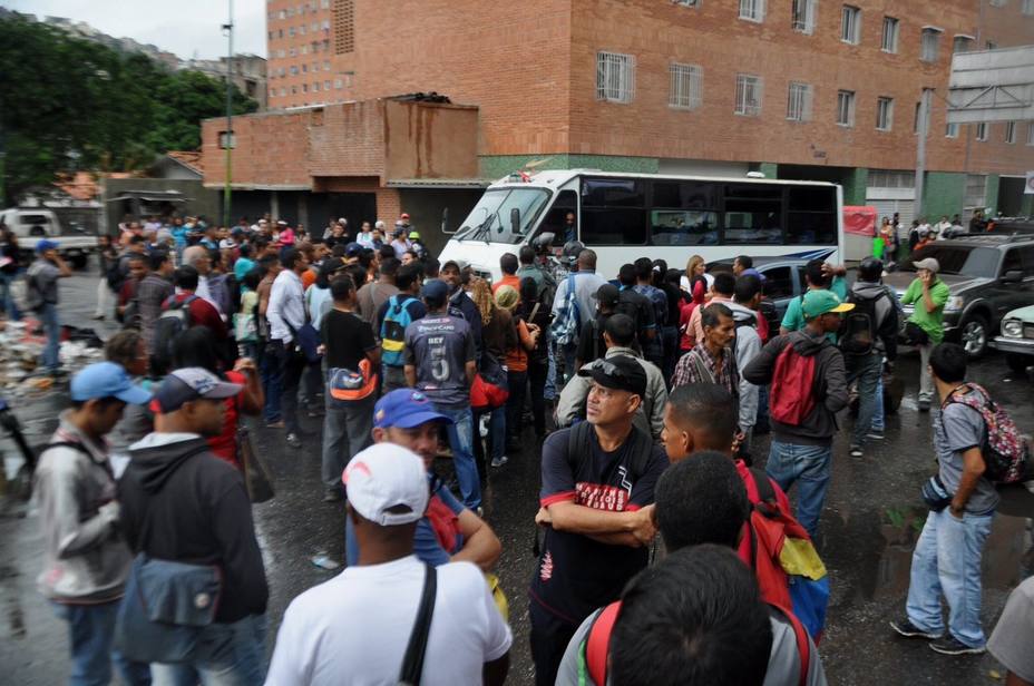 Transportistas levantan paro pautado para hoy en Caracas por una reunión con el ministro