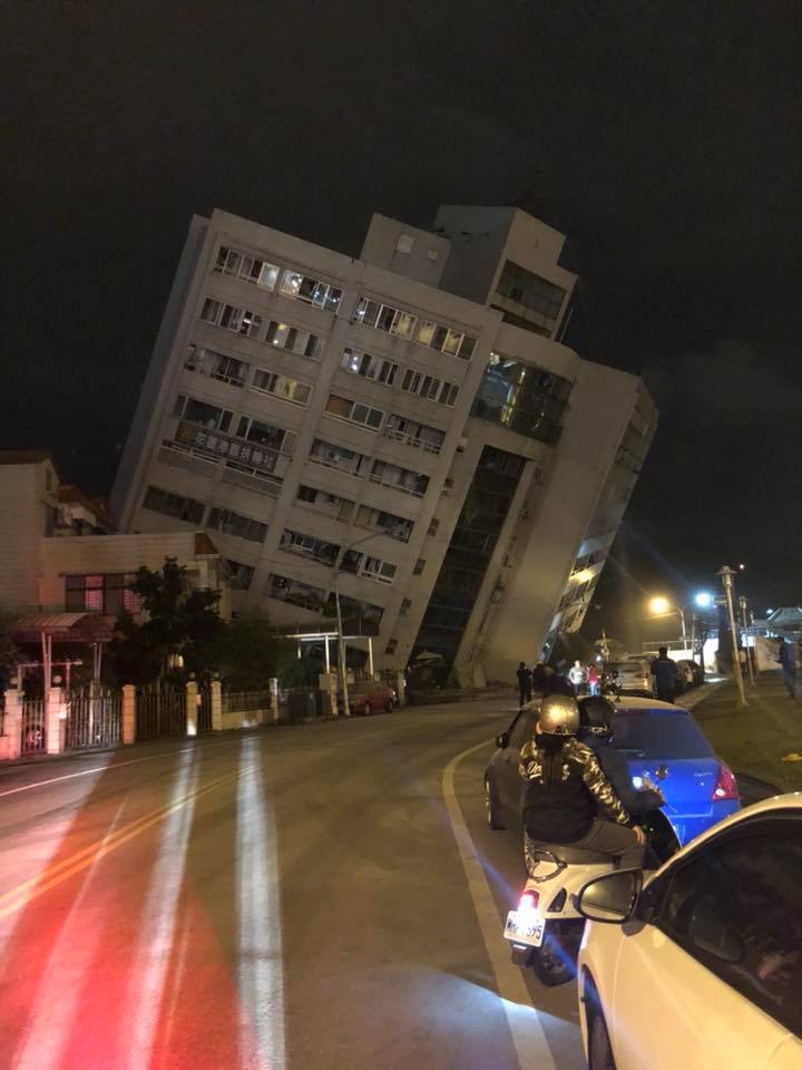 Un terremoto de magnitud 6,4 golpea Taiwán y derrumba varios edificios