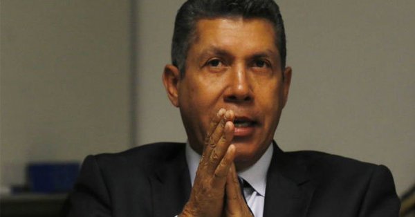 Henri Falcón formalizó su candidatura ante el CNE para elecciones presidenciales