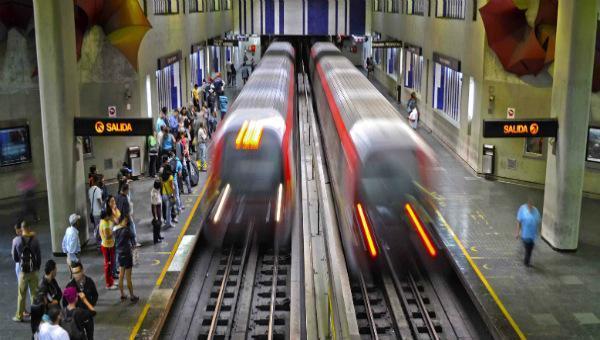Lanzan bomba lacrimógena en la estación más concurrida del Metro de Caracas