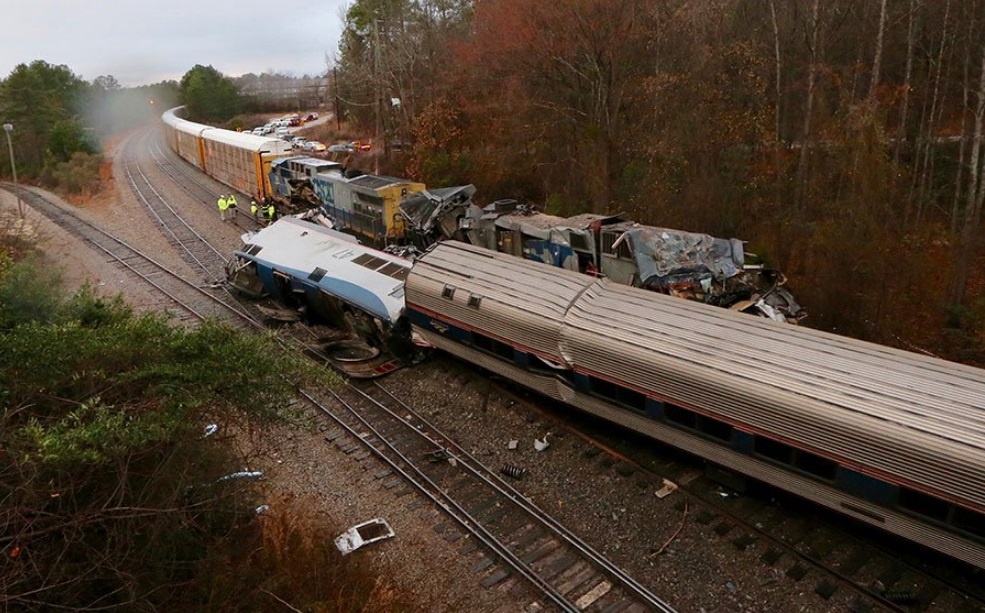 Al menos dos muertos dejó colisión de trenes en Carolina del Sur