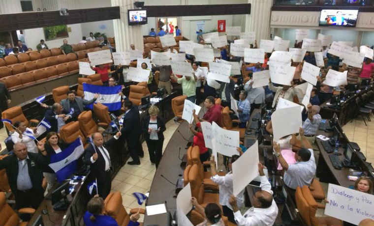 Parlamento de Nicaragua pidió “diálogo de paz” en medio de protestas