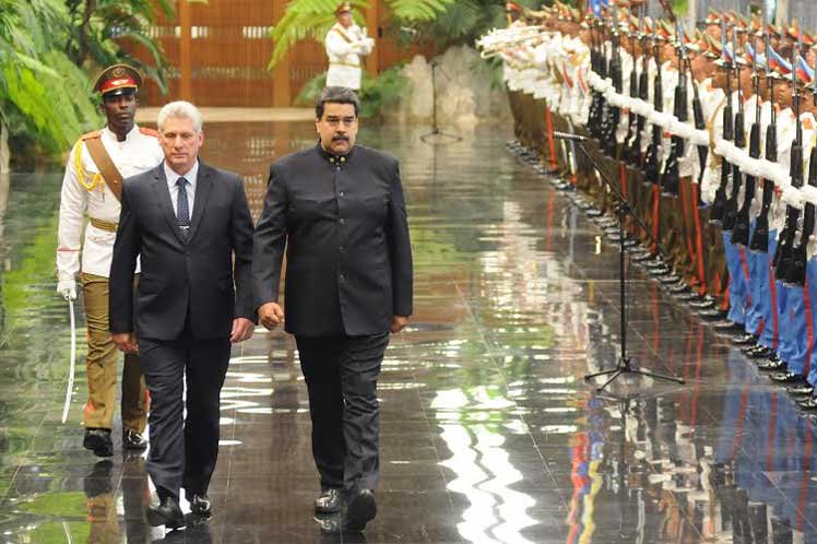 Díaz-Canel junto a Maduro inicia sus actividades al frente de Cuba