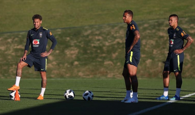 Neymar ya se entrena con Brasil