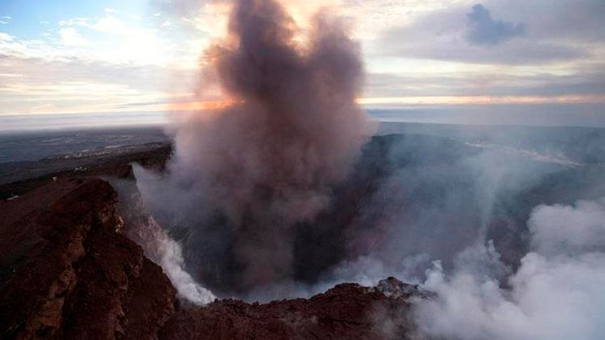 Hawaii en alerta por gas tóxico de erupción y nuevas áreas en riesgo