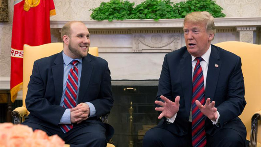 Trump recibió a Joshua Holt en el Despacho Oval