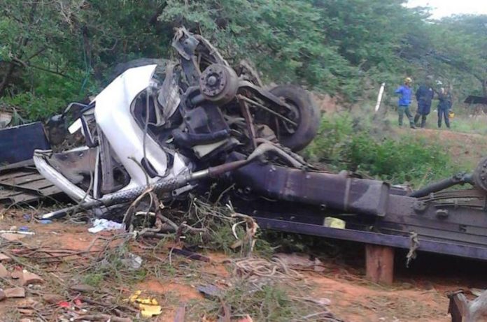 Once muertos y 16 heridos por volcamiento de camión en Mérida