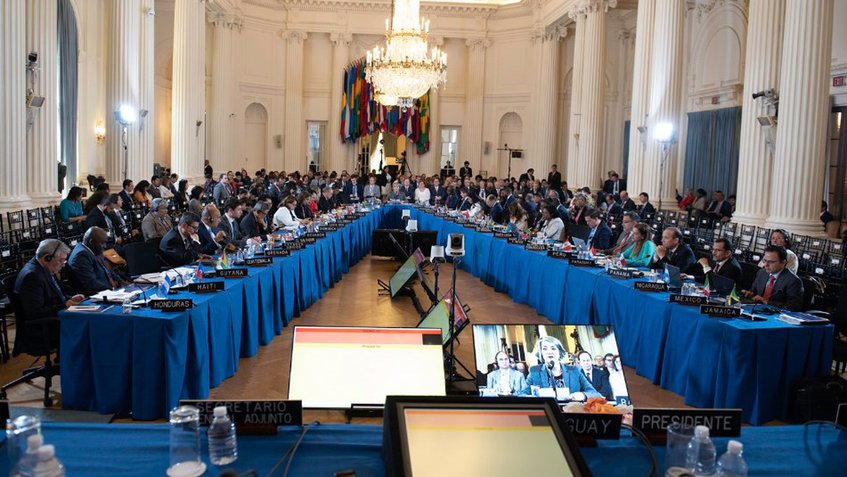 La OEA aprueba una resolución que abre la puerta a la suspensión de Venezuela