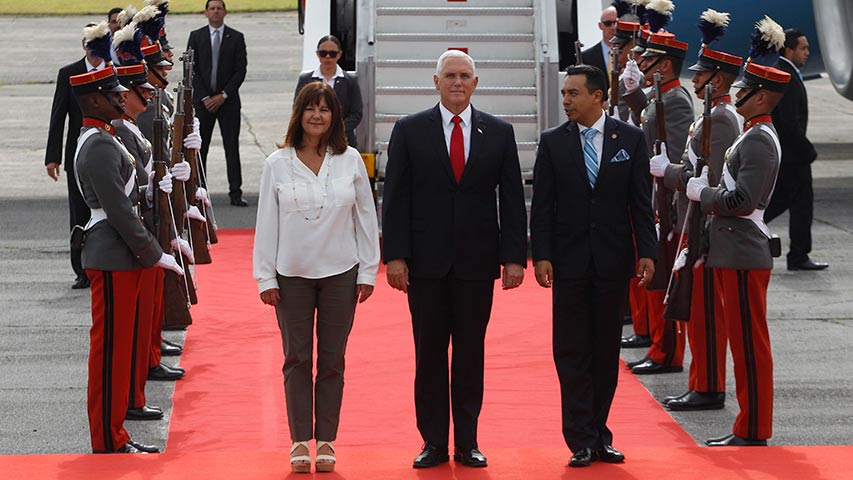 Pence llega a Guatemala para tratar la migración de Centroamérica