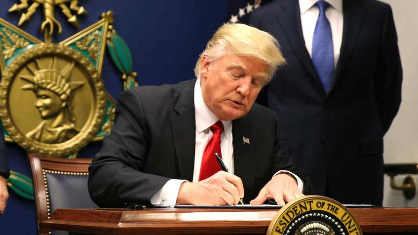 Trump firma una orden para dejar de separar a niños inmigrantes de sus padres