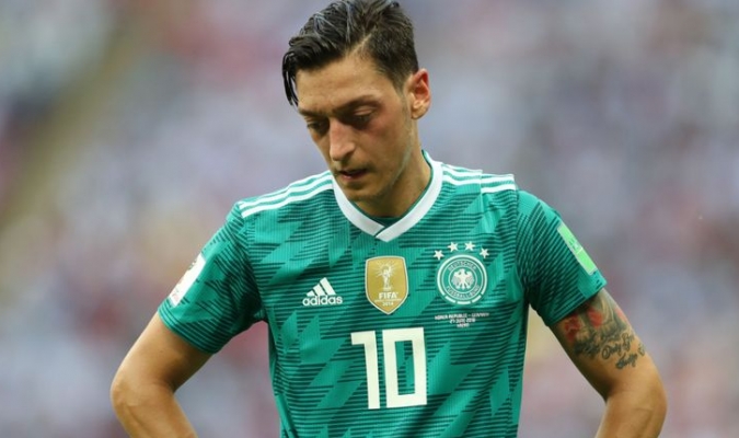 Mesut Özil anuncia que deja selección alemana
