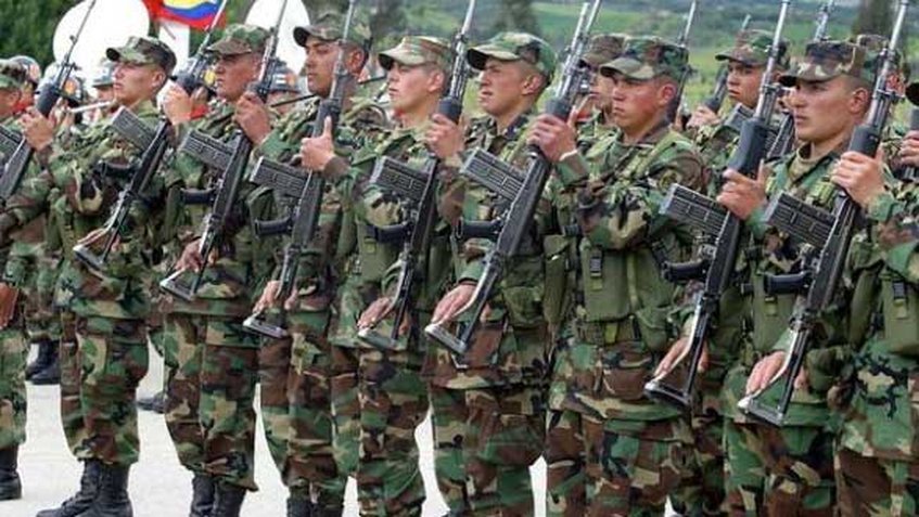 Cuatro menores de disidencias de las FARC se entregan a militares colombianos