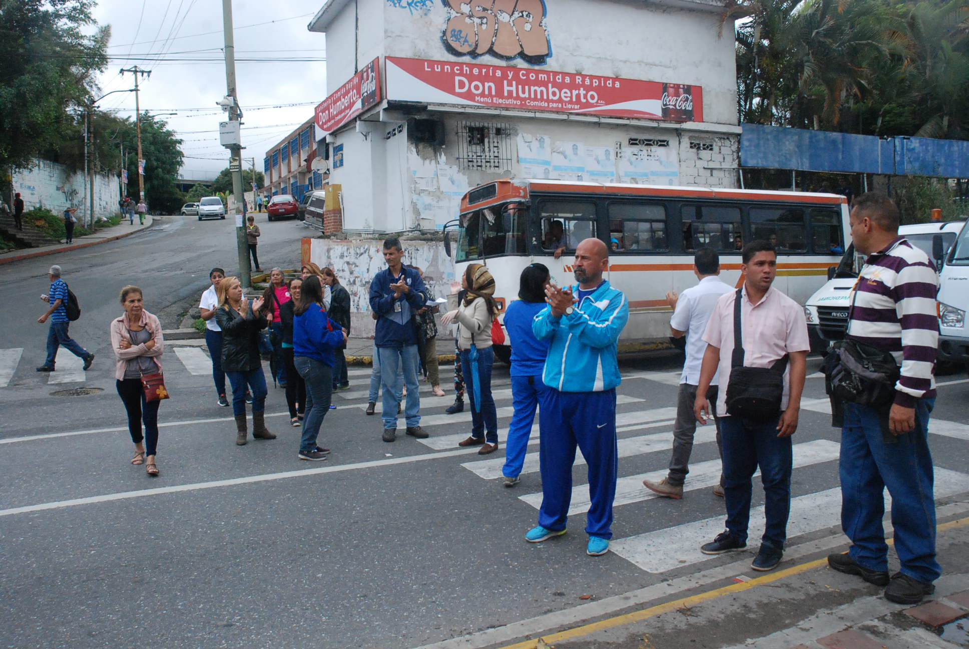 Trabajadores de la Uptamca protestan para exigir mejores sueldos