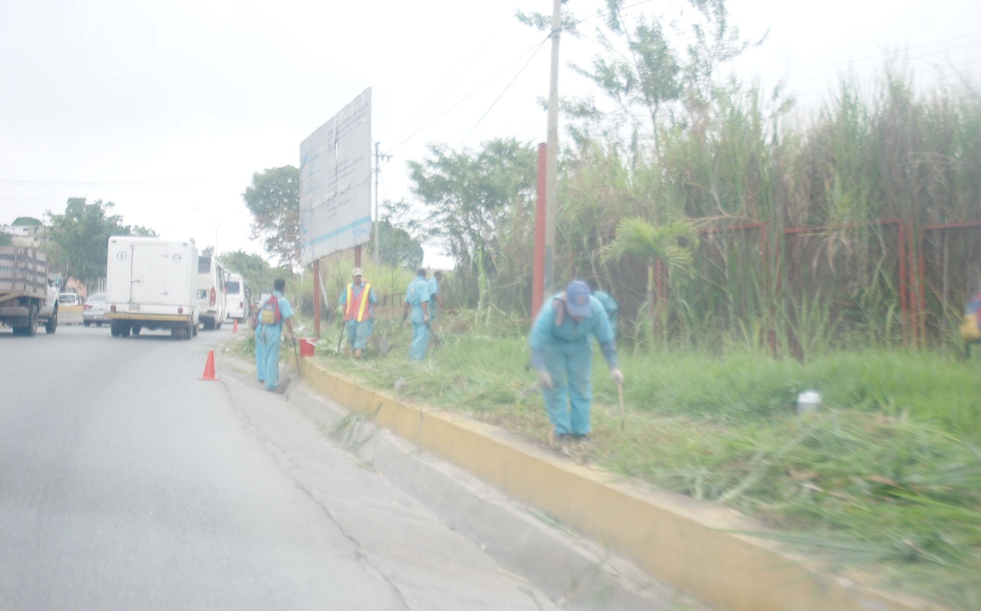 Ejecutan labores de mantenimiento en la Panamericana