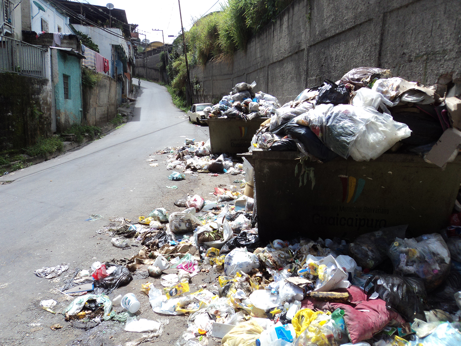 Acumulación de basura alarma a vecinos de El Nacional